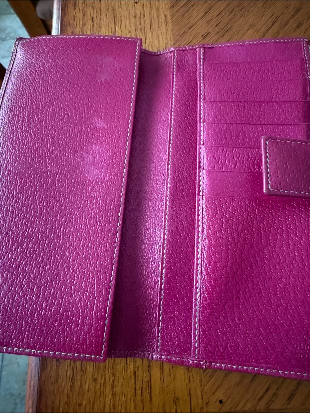 Authentic Gucci Beige Monogram Wallet with Pink Trim. - Picture 5 of 7